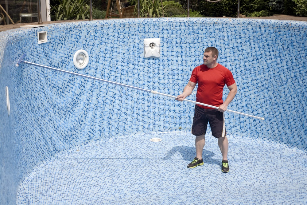 cleaning dry pool
